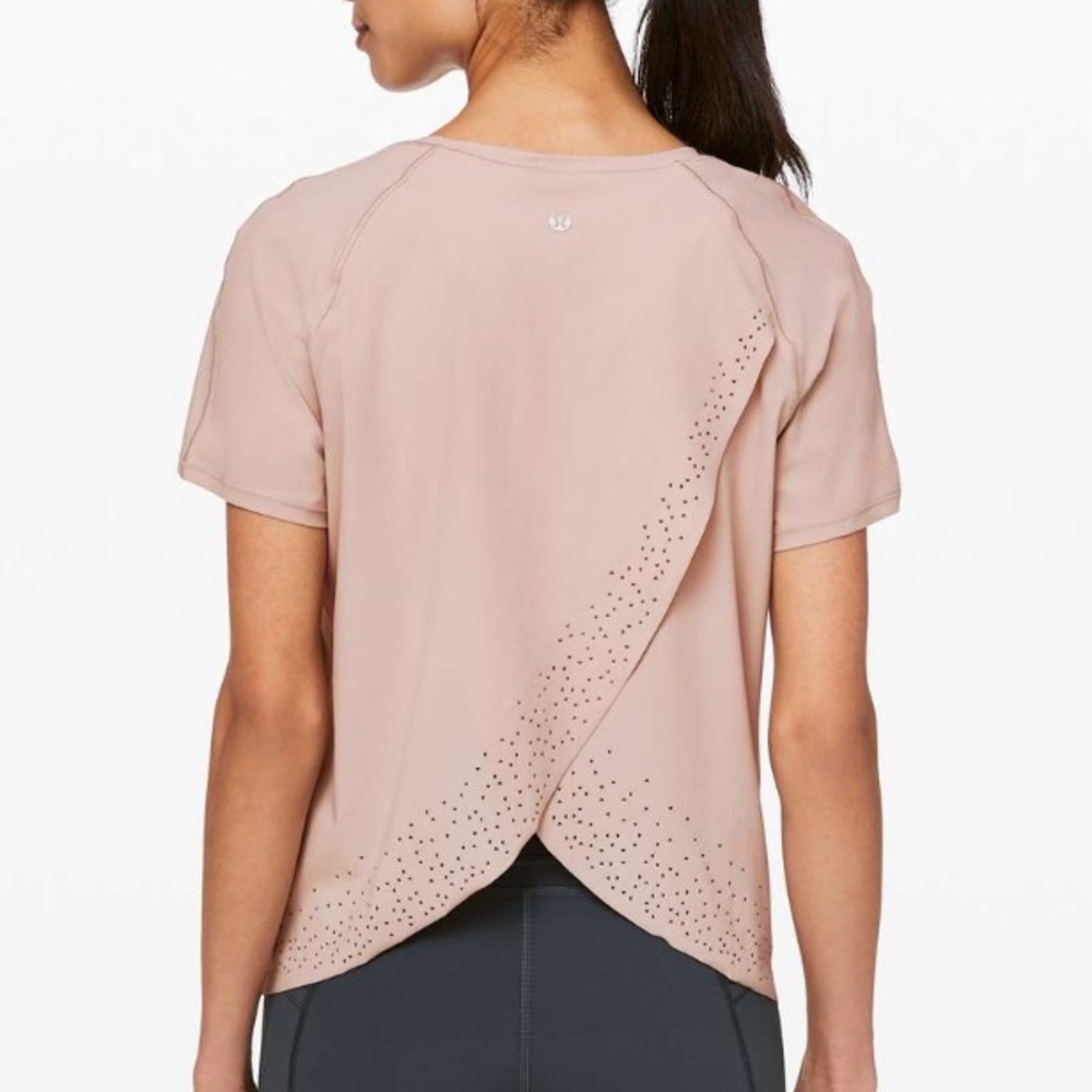 Lululemon Quick Pace Short Sleeve lavender pink
Muse purple